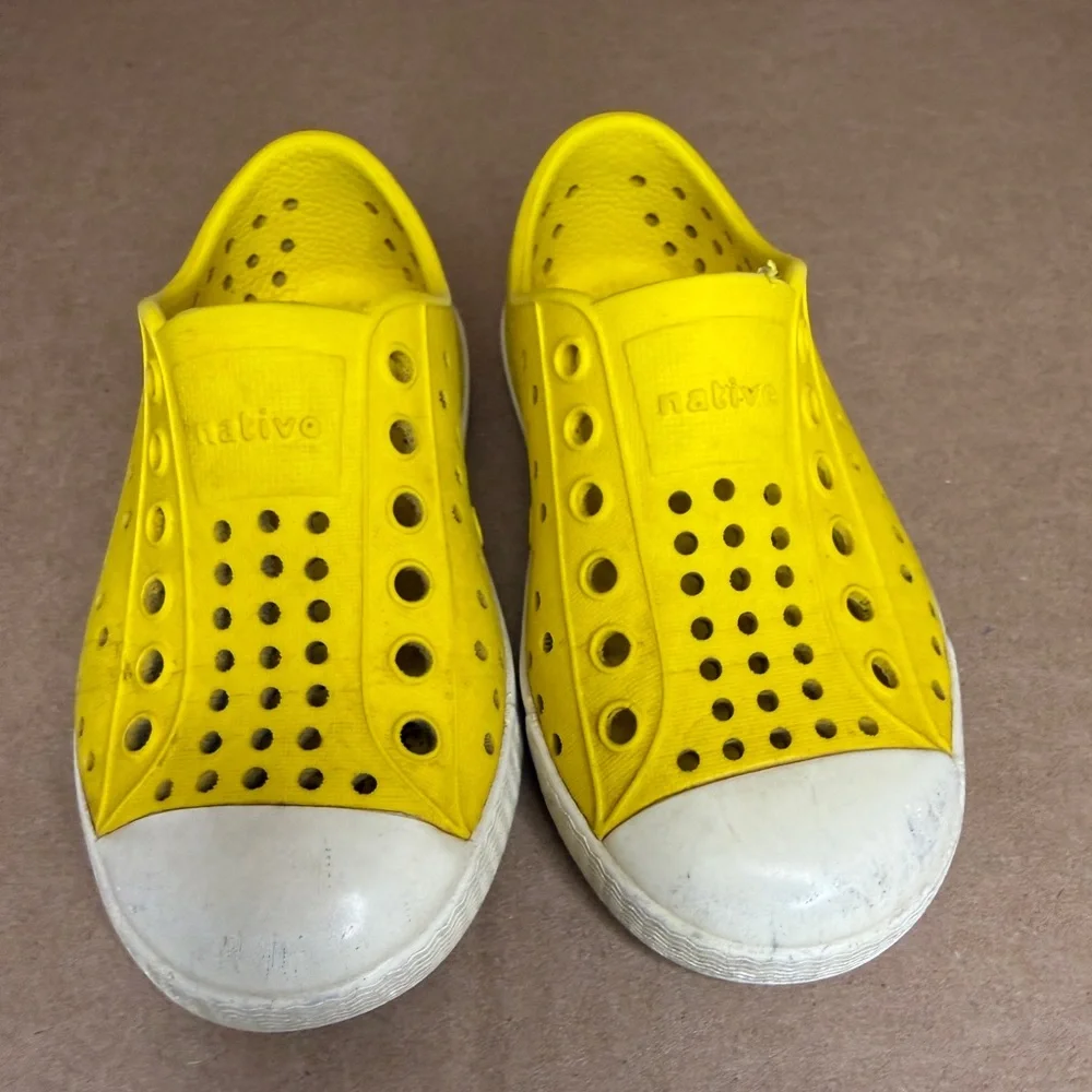 Native Jefferson Yellow EVA Slip On Water Shoes Sneakers Kids Toddler Size C7